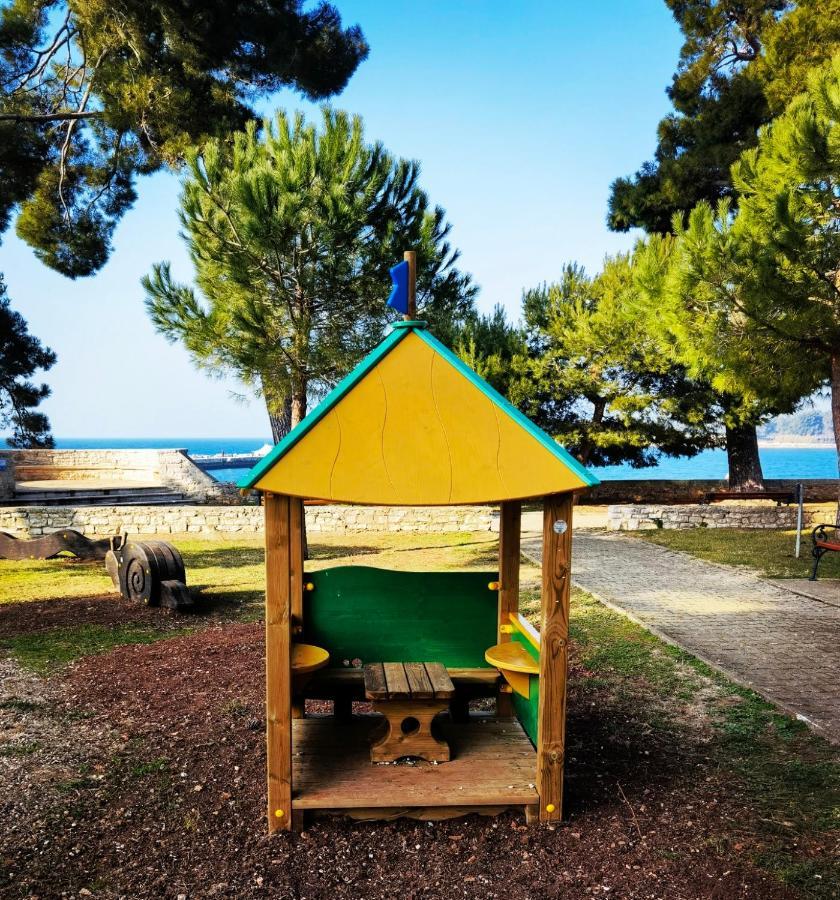Emily Deluxe Superior 5 Star Studio Apartment, Your Piece Of Heaven With Sea & Park View Новиград Екстериор снимка